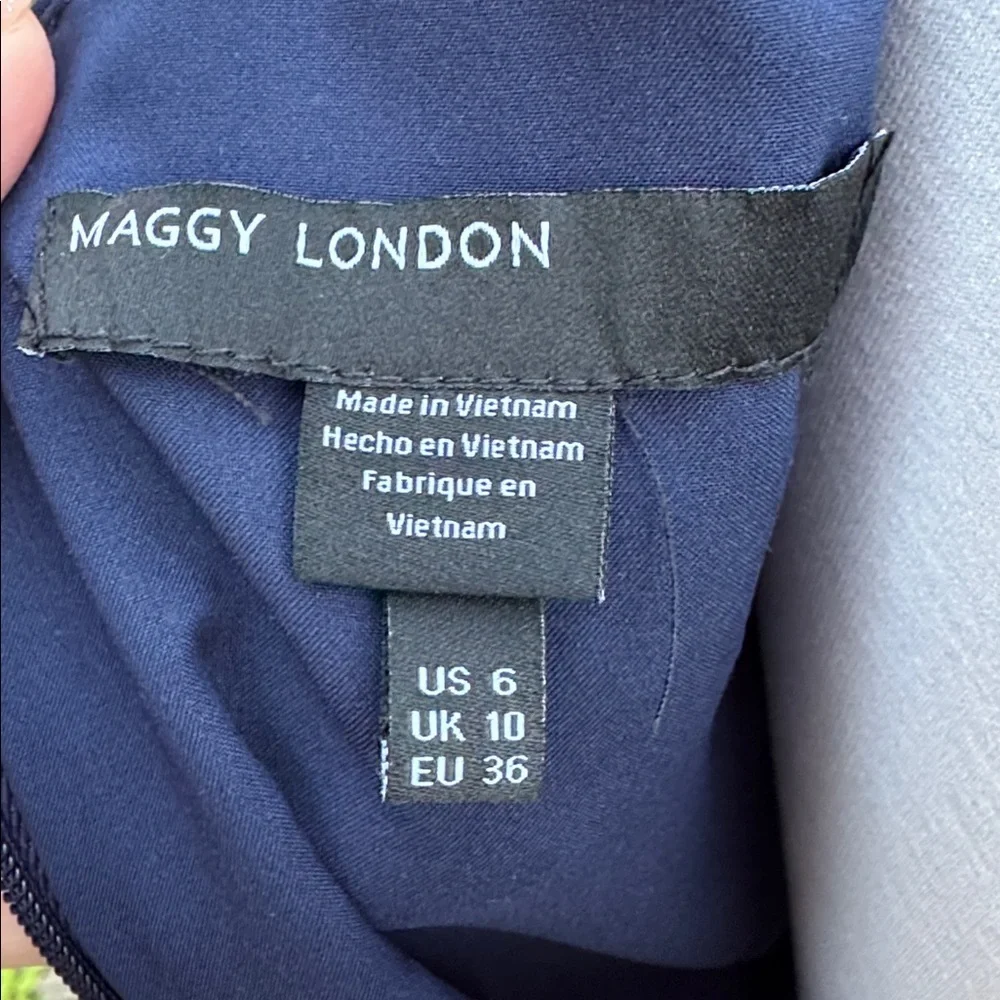 Maggie London cascading sleeves sheath dress, size 6 - Picture 7 of 9